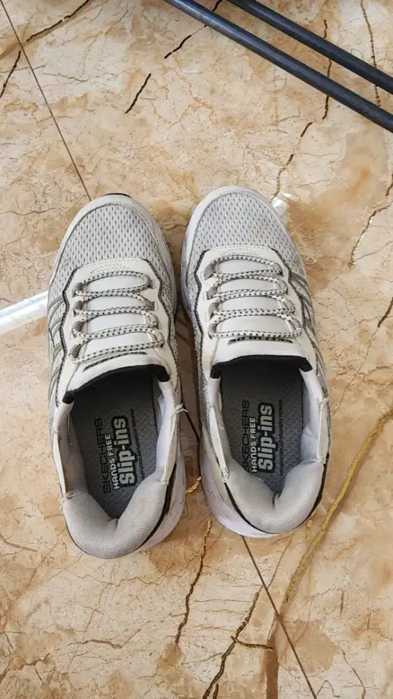 Preloved skechers size 35