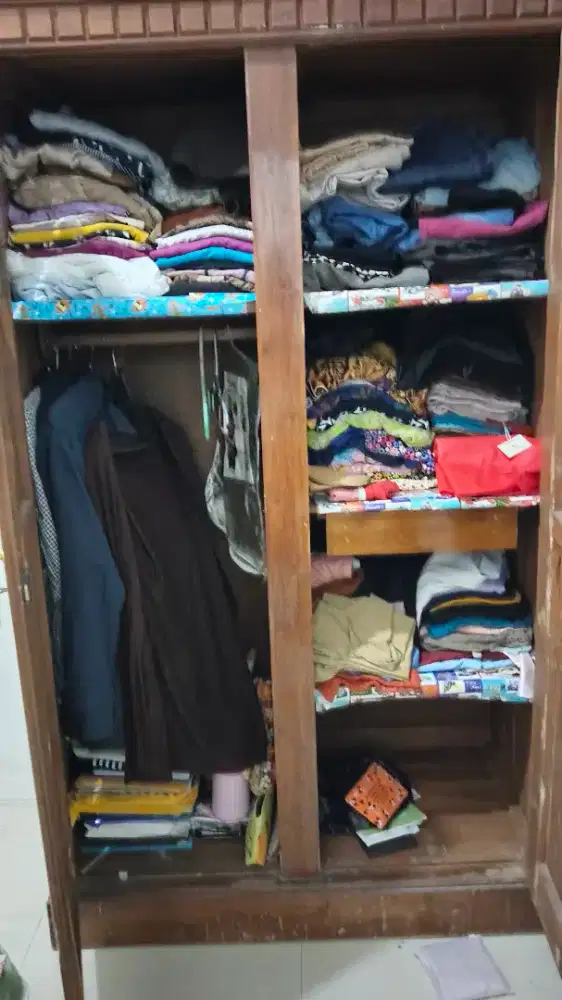 Lemari dijual second kondisi bagus