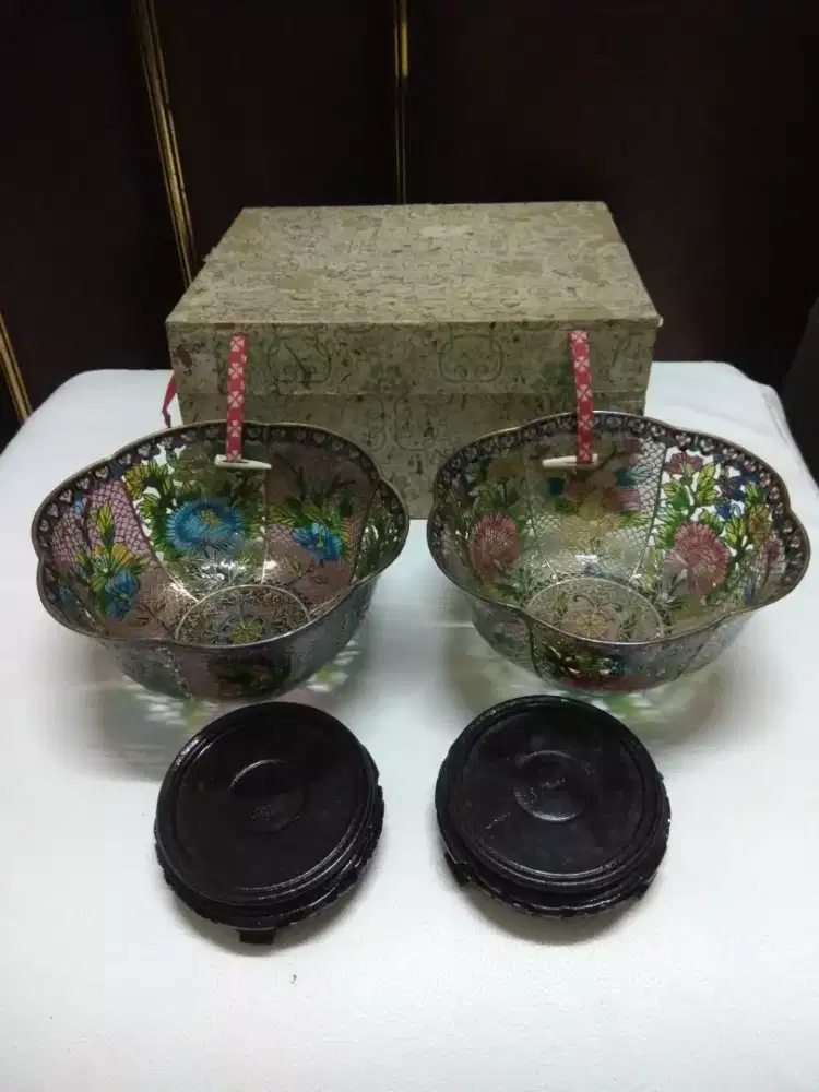 1set barang antik mangkok ukiran bunga.