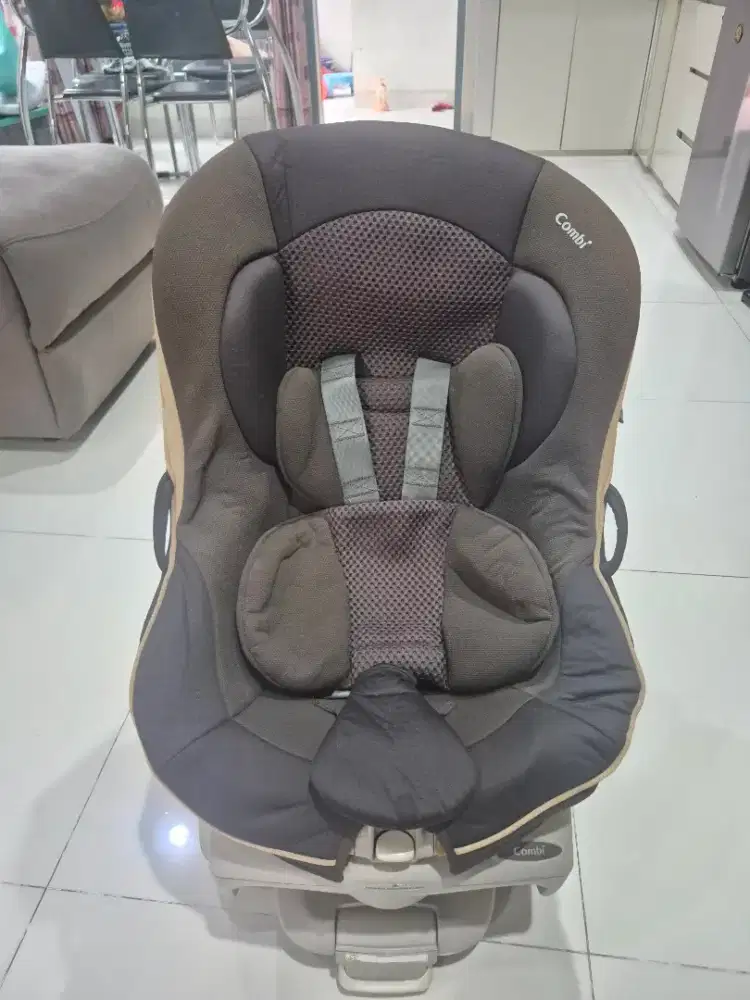 Car Seat merk Combi kondisi bagus / Siap pakai