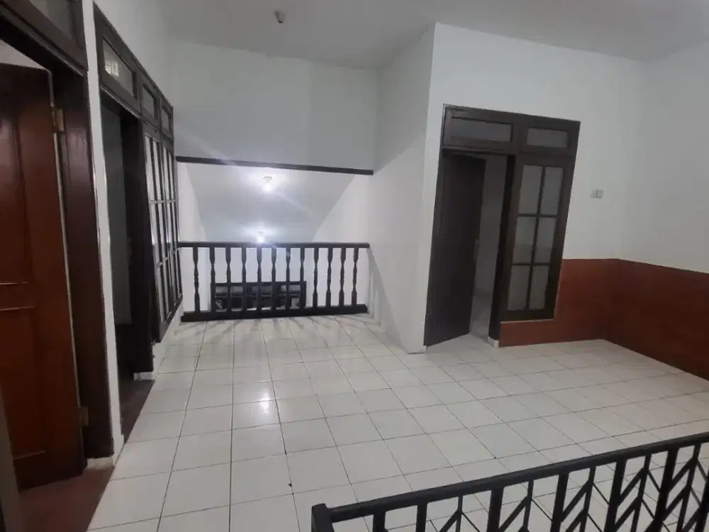 Jual Cepat rumah 2 Lantai di Komplek Nata Endah