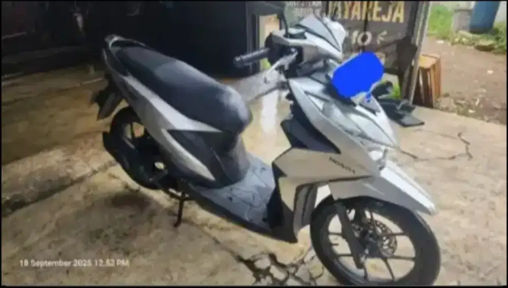 Dijual cepat Honda Beat Duluxe silver 2022