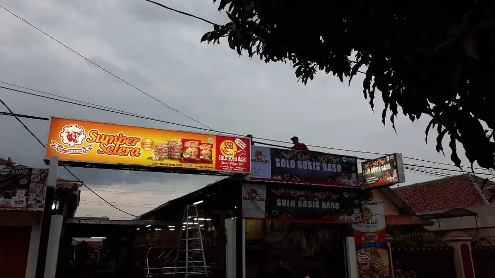 Custom neonbox || papan reklame || huruf timbul || stiker || wallpaper