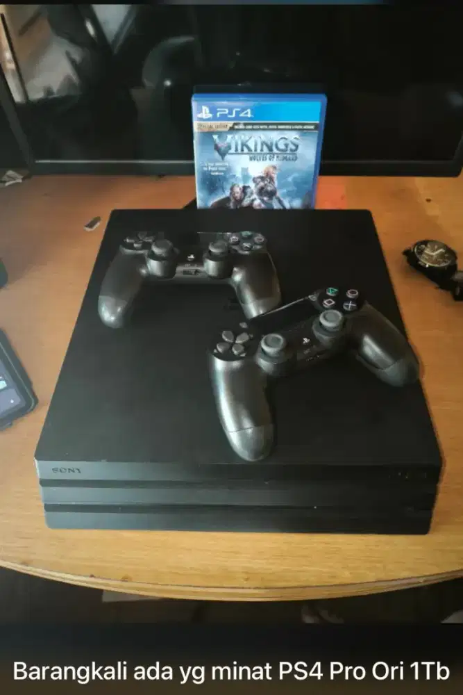PS 4 PRO RESMI 1TB (BUKAN HEN)