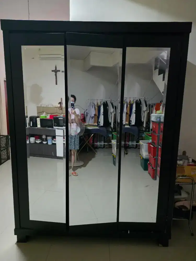Almari 3 pintu kondisi bagus