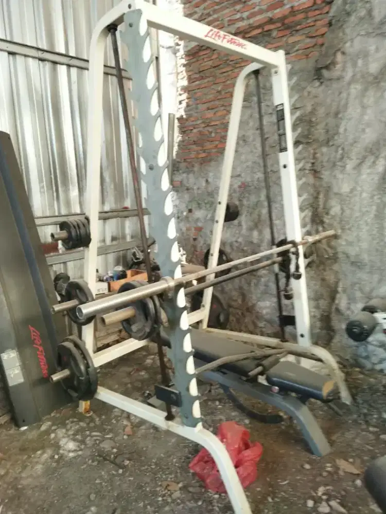 Smith machine lifefitness