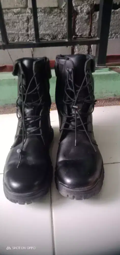 Sepatu dinas PDL