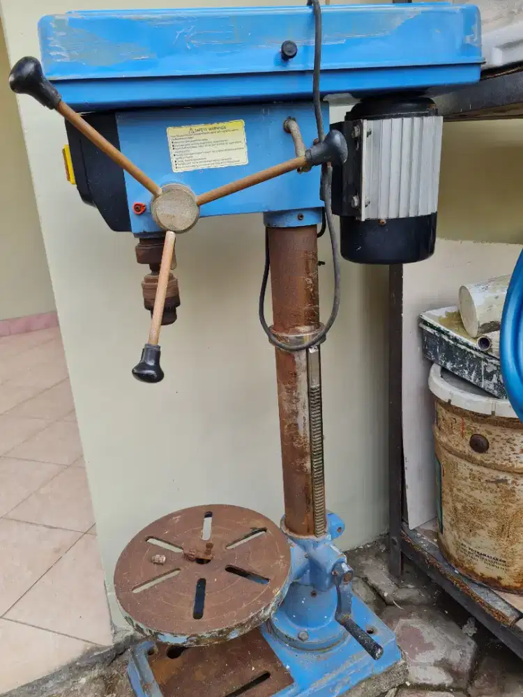 Mesin bor duduk