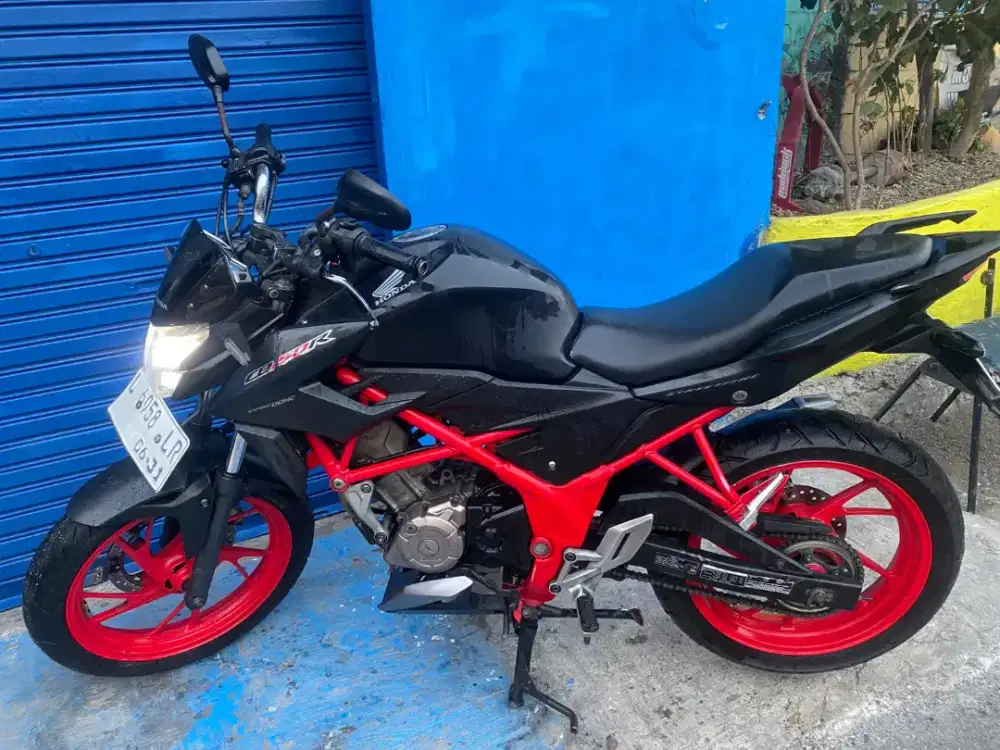 Honda CB150R 2016 Plat L Baru Sampai 2031 Nego - Bisa TT