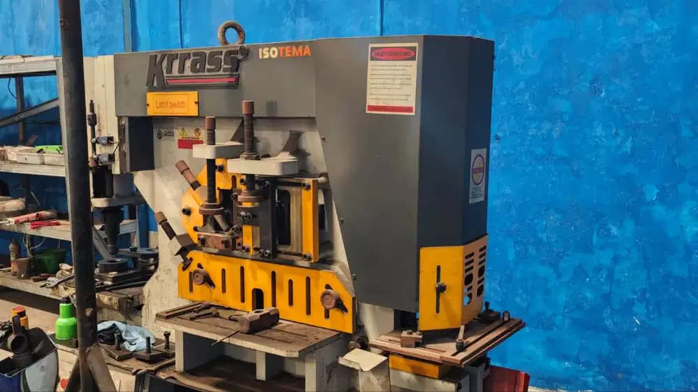 MESIN PLONG DAN POTONG PLAT - KRRASS HYDRAULIC IRON WORKER Q35Y-20
