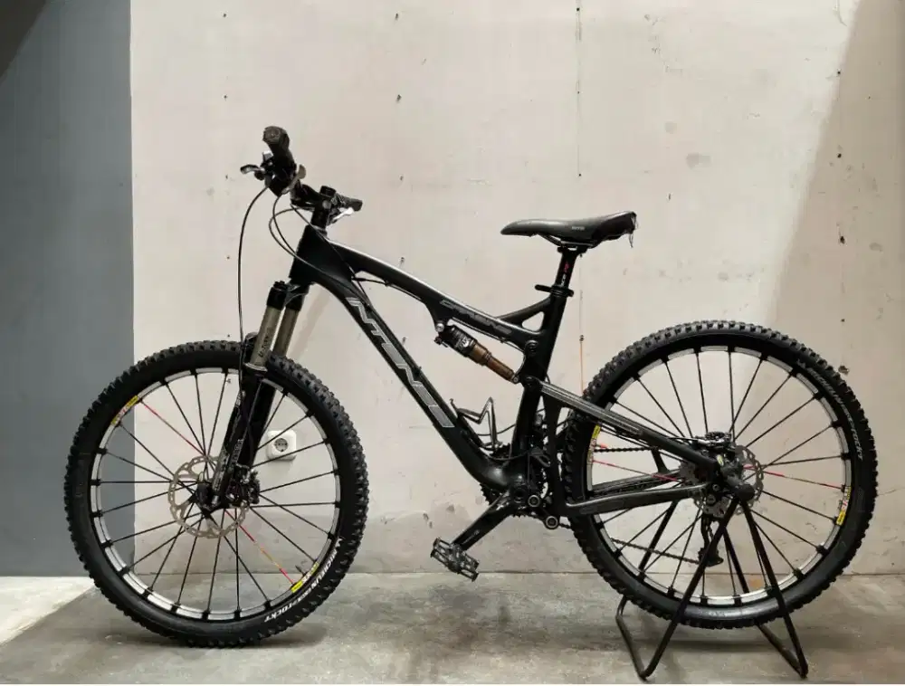 Sepeda MTB intense carbine