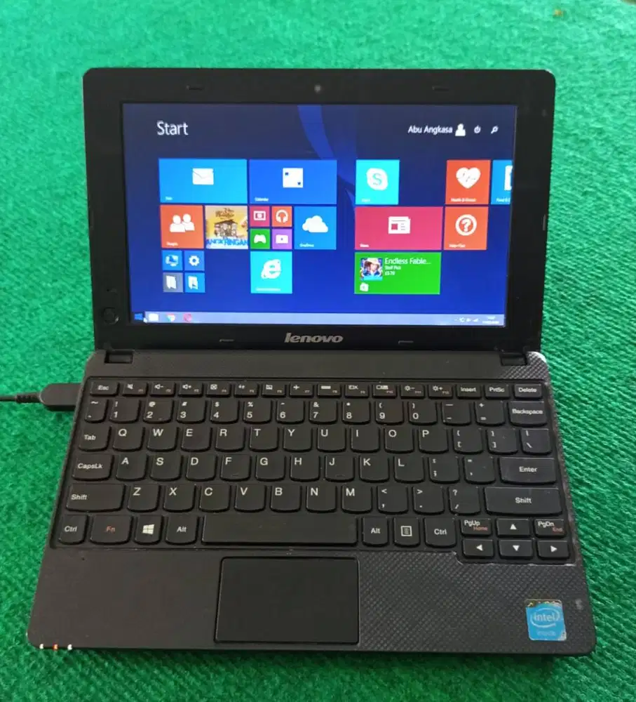 Netbook lenovo layar 10 Inchi kondisi normal
