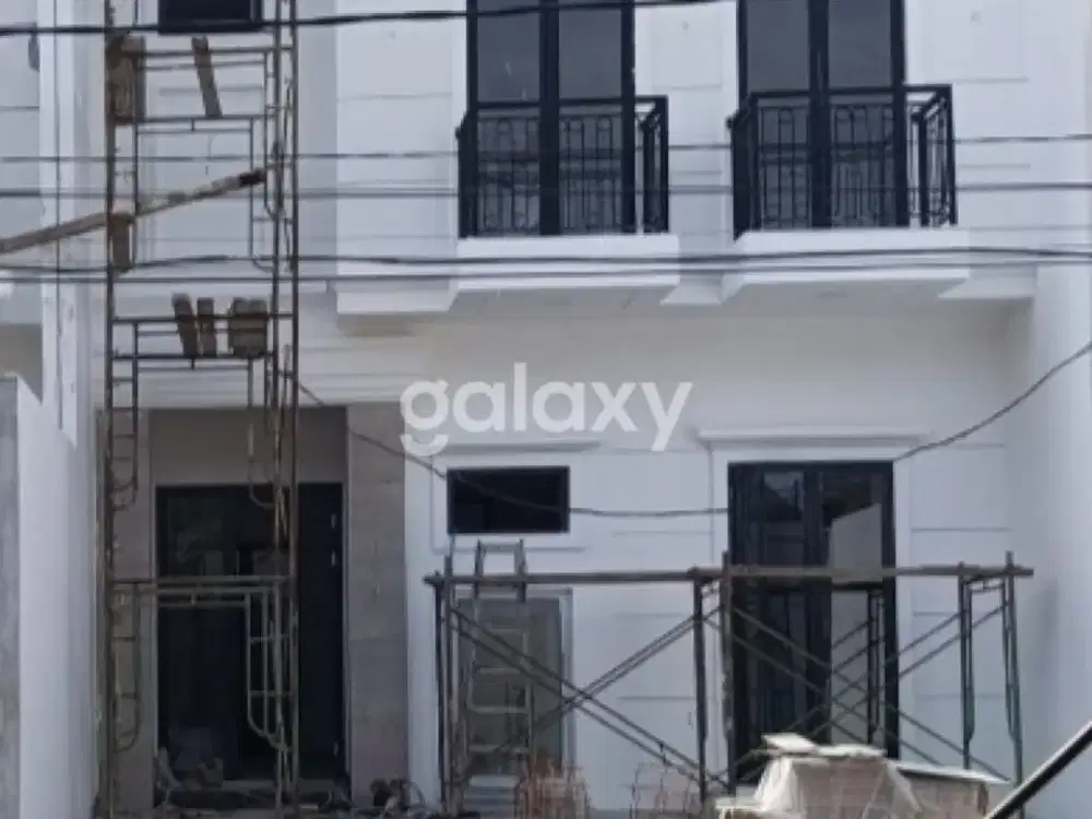 RUMAH GRESS AMERICAN STYLE DI SUTOREJO DENGAN ROW 5-6 MOBIL
