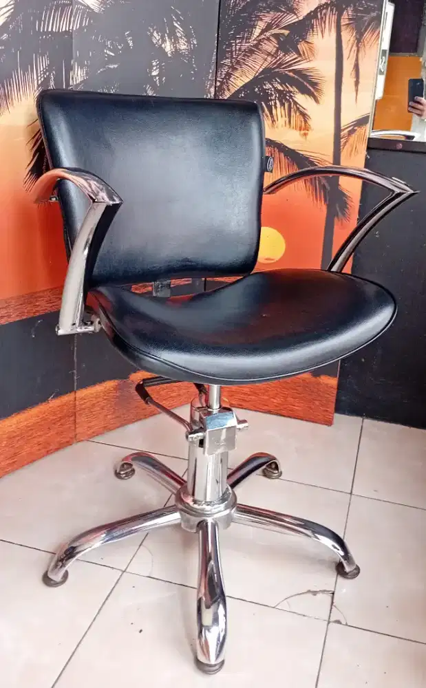 Kursi hidrolik informa untuk salon/barbershop