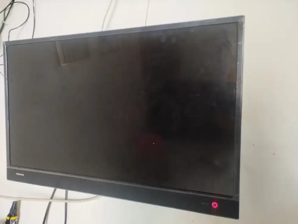 TV 32 inch Toshiba + Bracket + remote