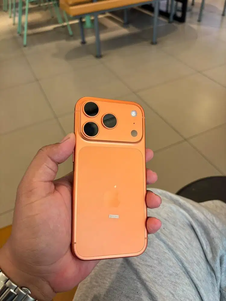 iPhone 17 Pro 256gb Ex Ibox (Cosmic Orange)