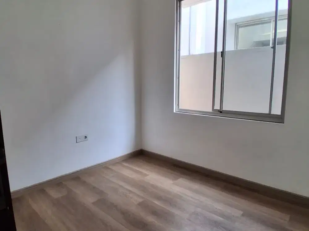 Disewakan Rumah 6X15 Rapih No Bocor 2Lantai Golf Island Piikjakarta Utara