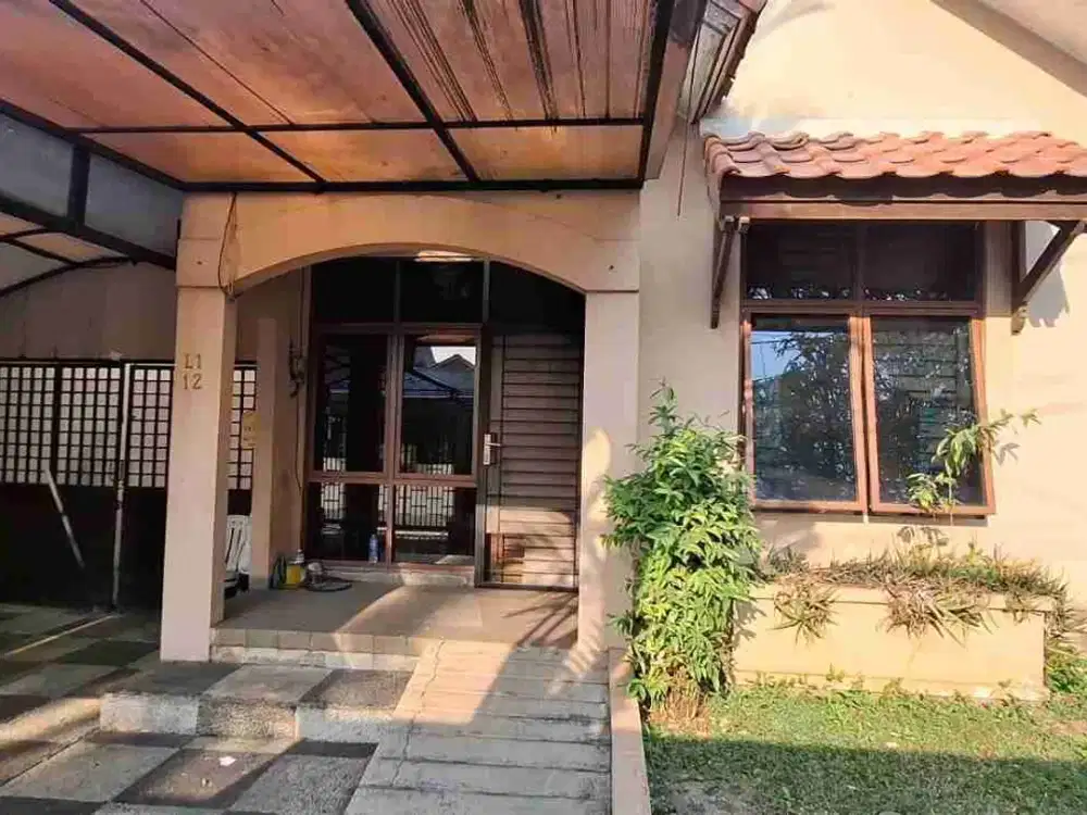 Dijual cepat rumah di pinggir jln.boulevard Villa Melati Mas-Serpong Utara