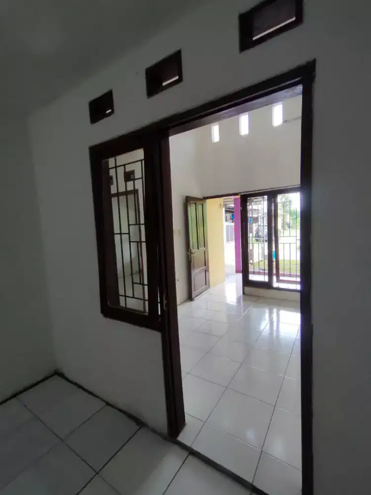 Dikontrakkan Rumah di Emerald Karawaci Curug Tangerang