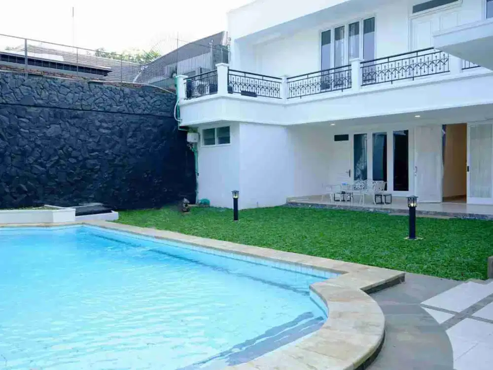 Rumah Mewah Pondok Indah Ada Swimming Pool Siap Huni