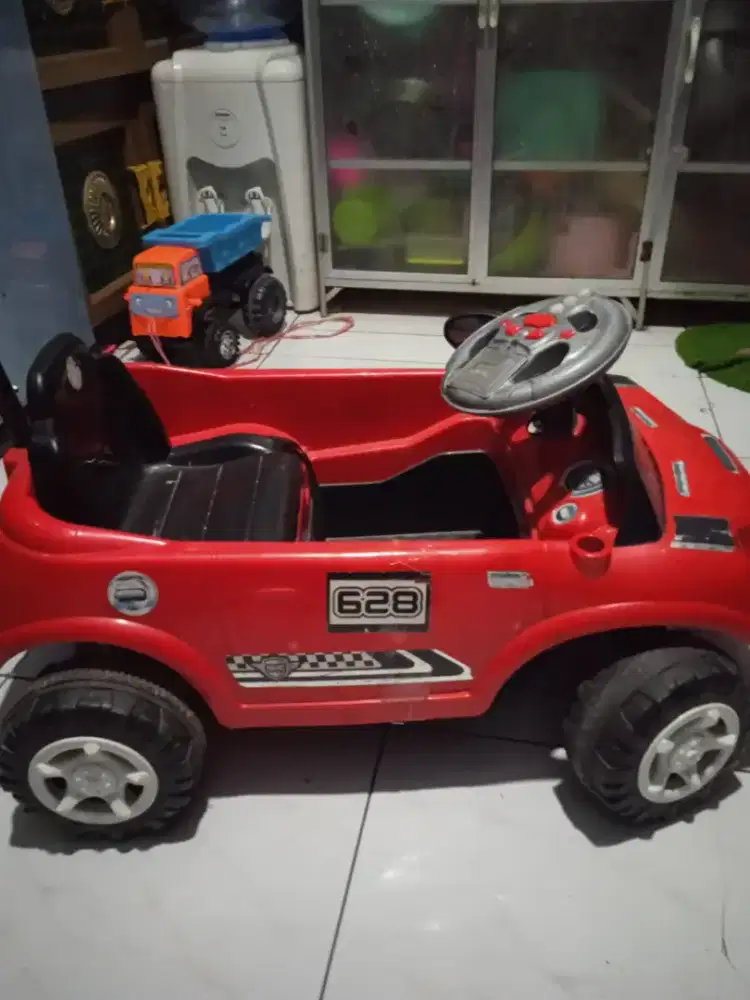 Mainan mobil dorong