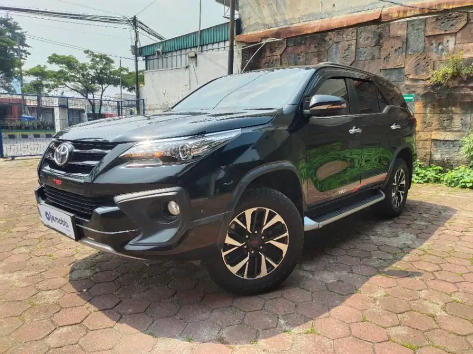 DP MURAH Toyota Fortuner 2.4 4x2 VRZ TRD Solar-AT 2017  C6CKE