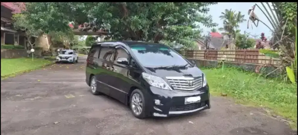 Alphard Tipe S 2012