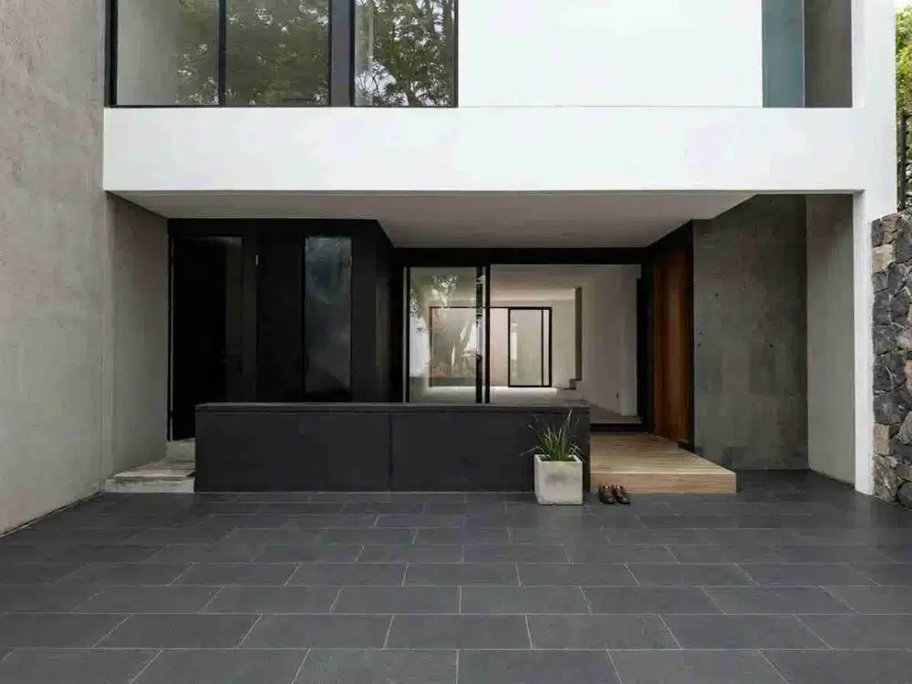 Rumah Brand New 3 Lantai Rooftop dengan Infinite View Delatinos bsd city