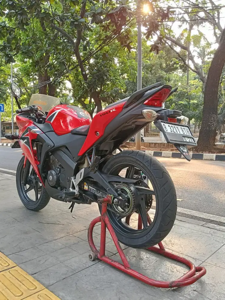 DIJUAL CASH HONDA CBR 150 CBU THN 2013 PJK IDUP SIAP PAKAI
