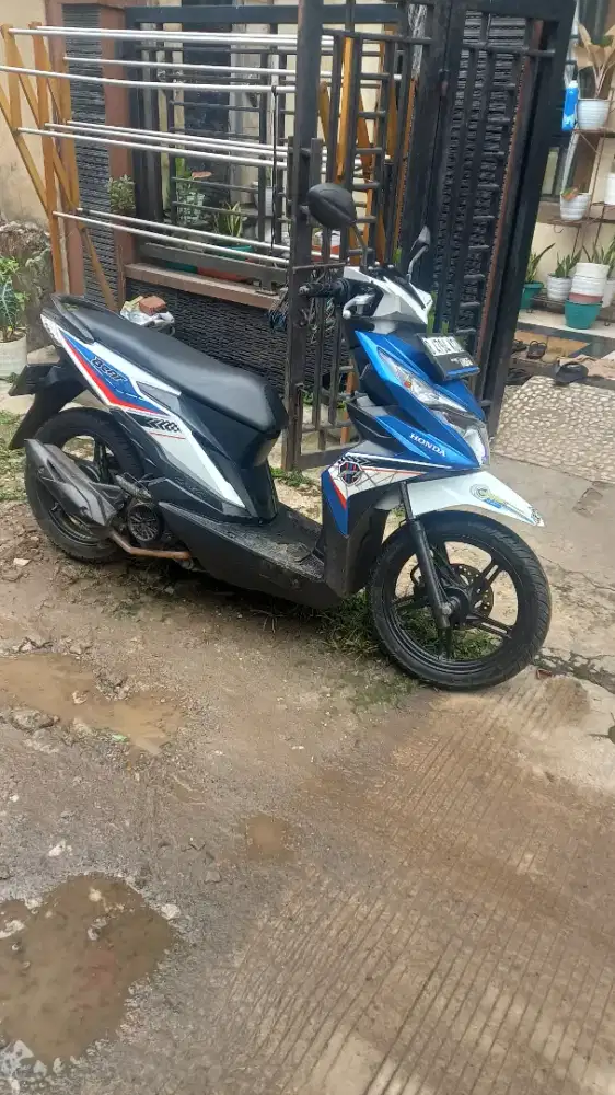 Jual motor motor beat warna biru putih