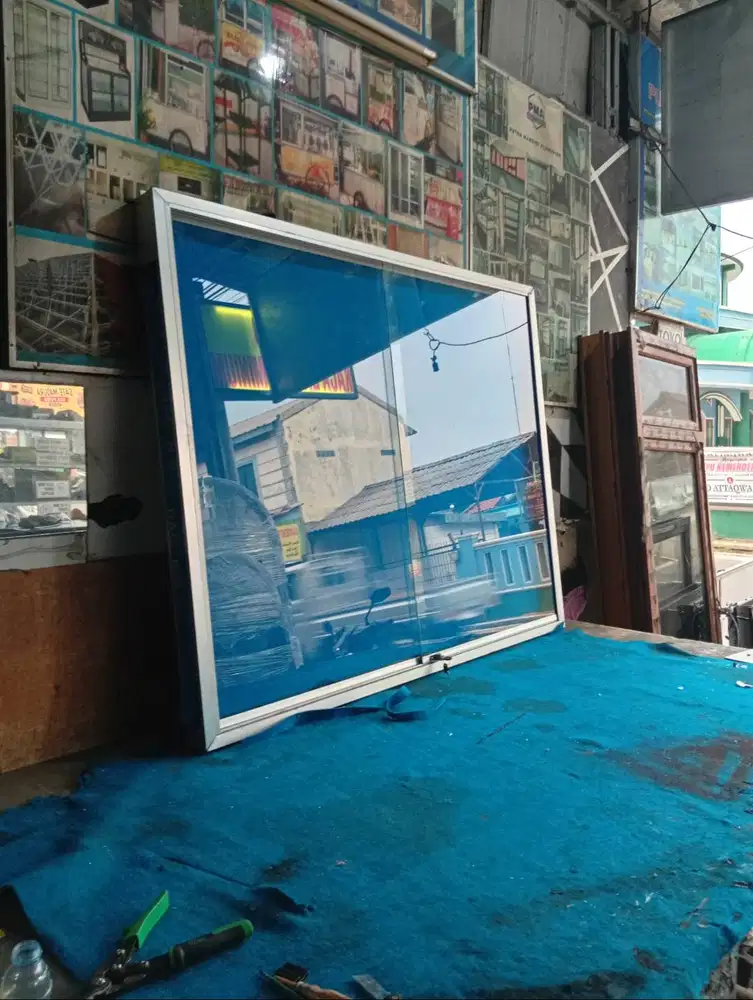 Mading alumunium minimalis