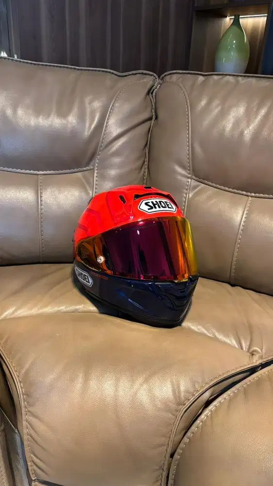 Helm Shoei X-14 (X-Fourteen) edisi Marc Marquez.