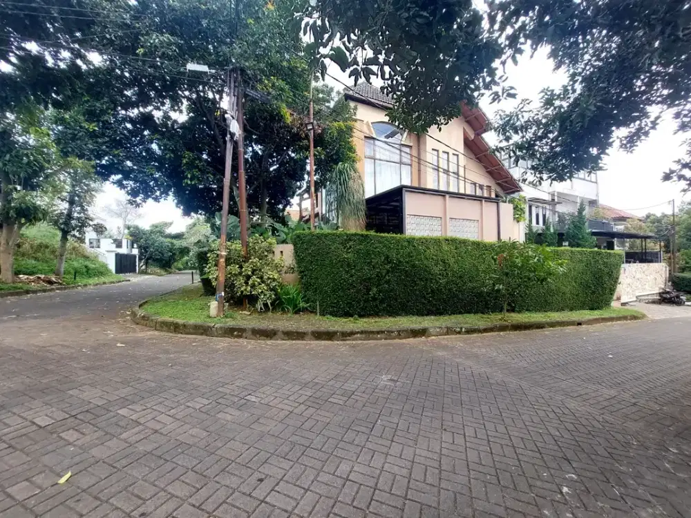 Dijual Rumah asri sangat terawat UnFurnish di  Setiabudi Regency Bandung Hook