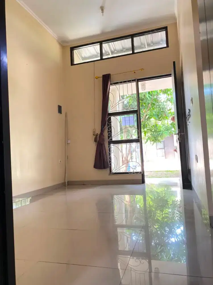 DISEWAKAN RUMAH HUNI