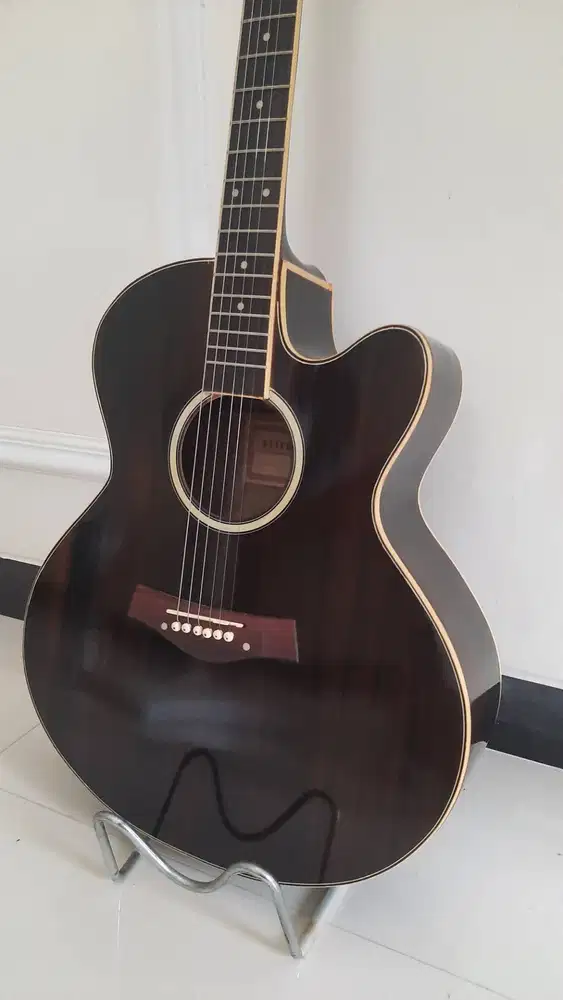 Jual gitar sudah tanam besi cocok untuk pemula nego