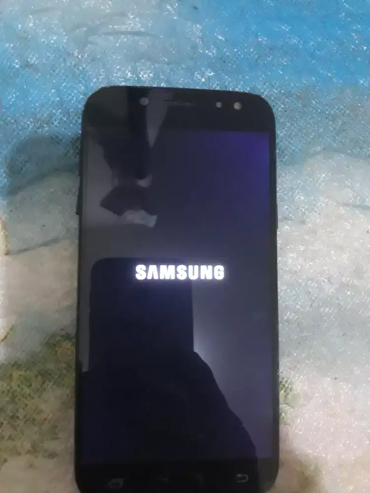 Samsung galaxy j5 pro kondisi bagus lengkap kabel data