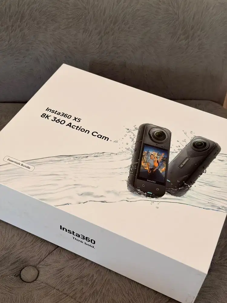 Insta360 X5 8K Essentials Bundle Fullset Like New No Lecet