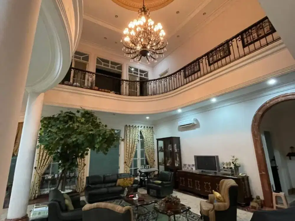 Turun Harga Rumah Mediteranian Mewah di Main Road Pakuwon Indah Surabaya Barat