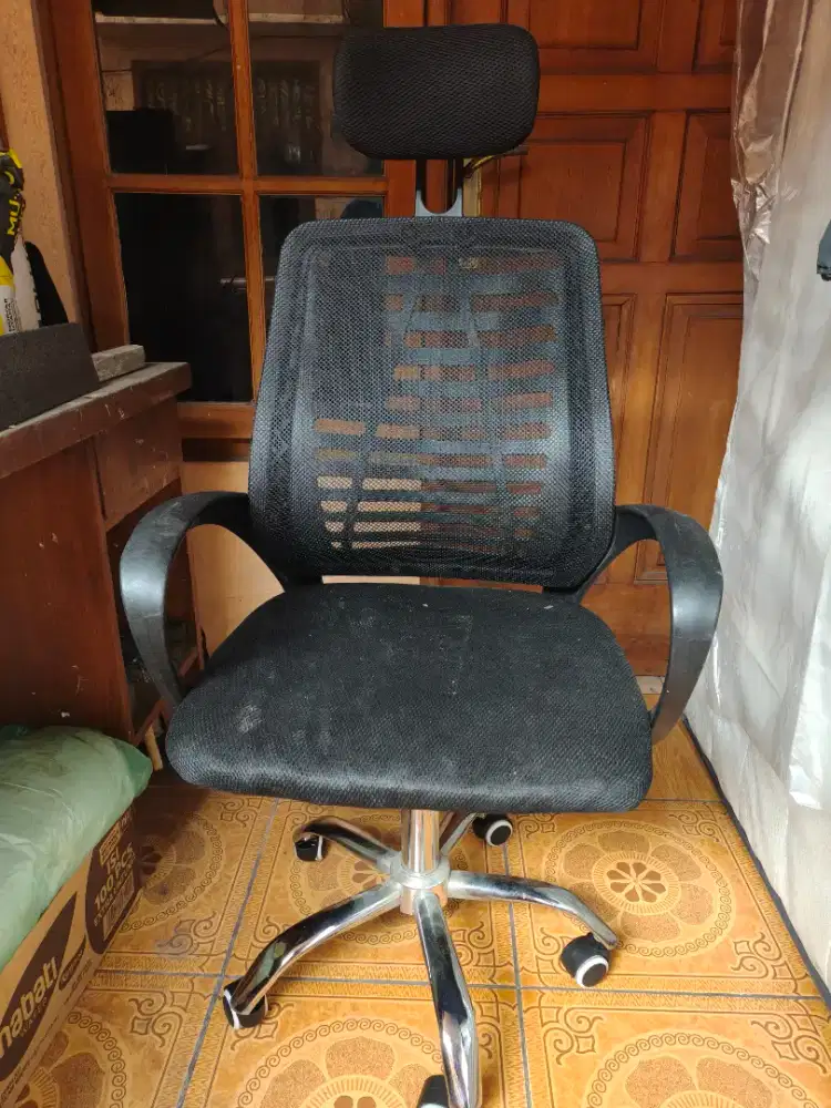 Kursi Kantor Ergonomis