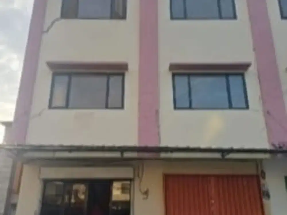 Ruko Pinggir jalan pondok Ranji  ada area parkir