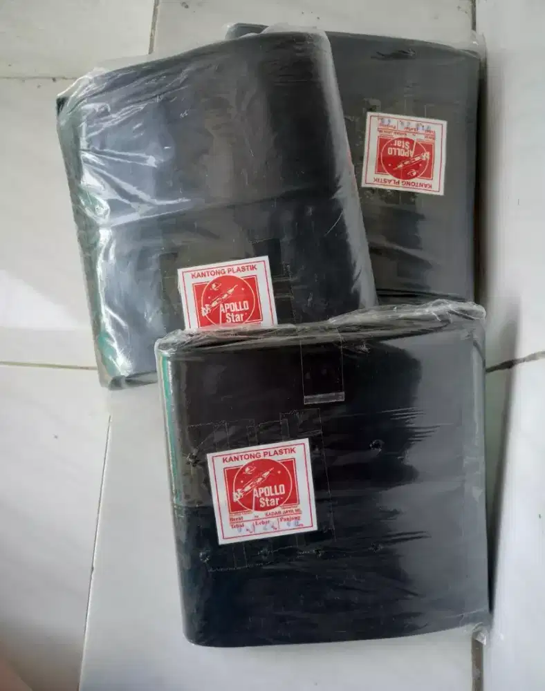 Polibag APOLLO STAR ketebalan 0.10 ukuran 20 cm x 40 cm warna HITAM