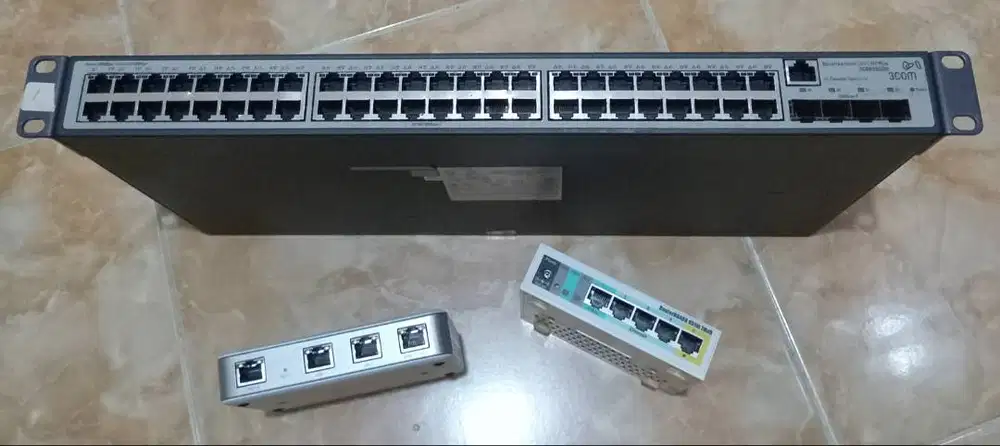 Paket 1 Switch 3Com 48port, 1 Router Mikrotik, 1 Security Gateway