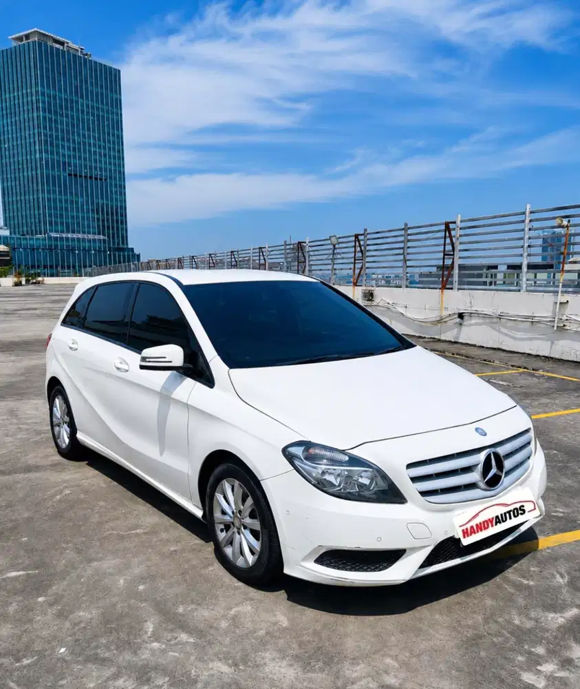 Mercedes Benz B200 Tahun 2013 Automatic Putih