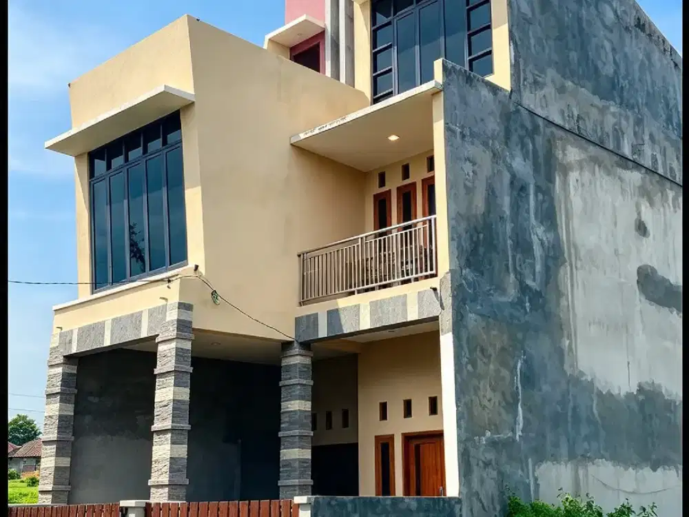 RUMAH TIGA LANTAI DAU DERMO MALANG
