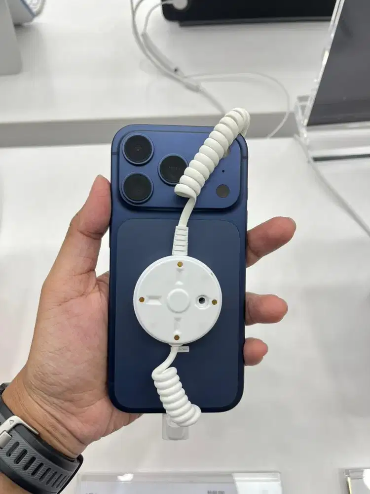 iPhone 17 Pro ( Apple )