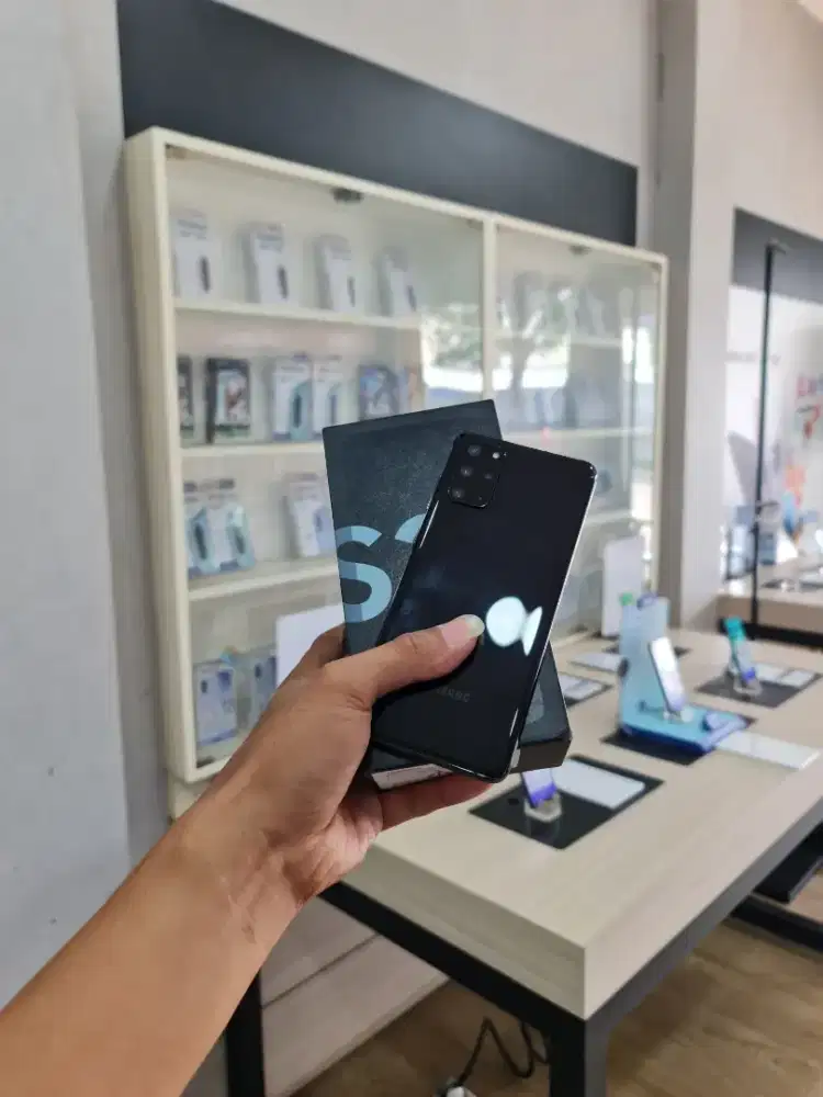 SAMSUNG S20+ 8/128GB MULUS, LAYAR AMAN NO LECET NO SHADOW
