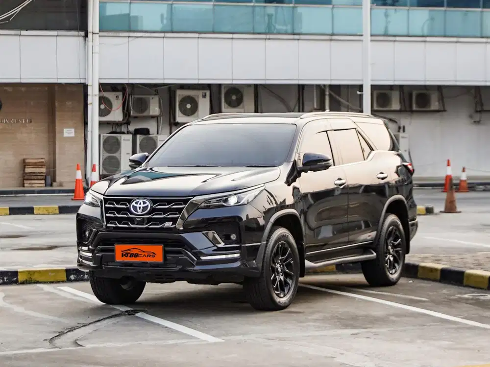 Toyota Fortuner VRZ GR 2.8 Matic 2023 hitam genap
