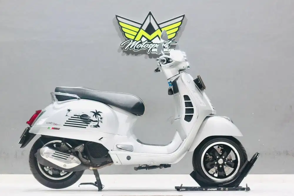 Piaggio vespa GTS super 150 ABS limited edition 2022 mulus siap pakai