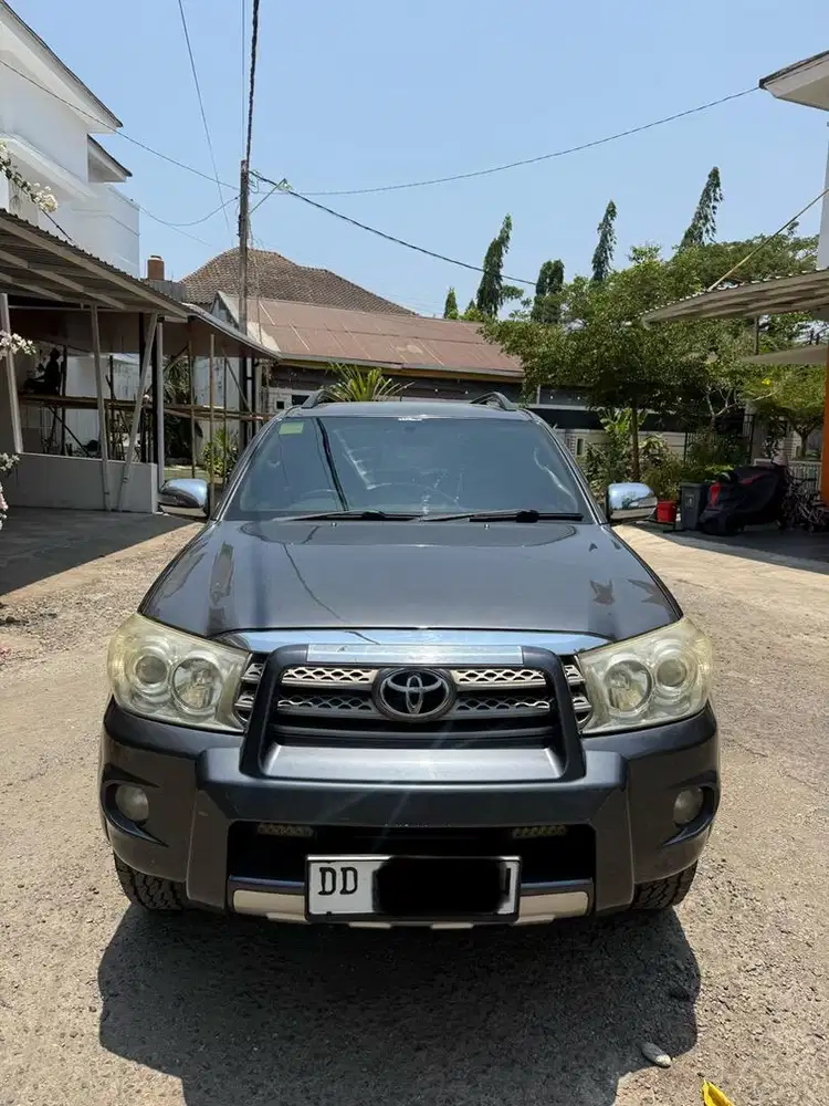 Fortuner v 4x4 bensin matic thn 2010