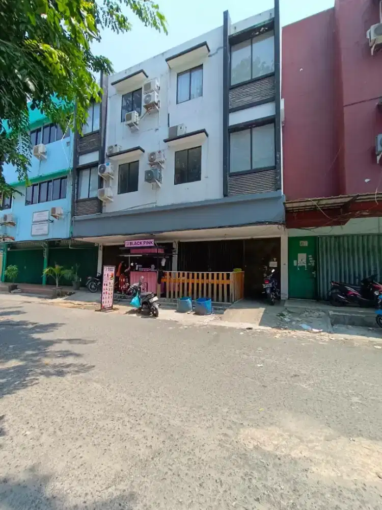 DIJUAL
2 Unit Ruko 3 Lantai Kos Kosan di LUCKY PERMAI Hadap Jalan